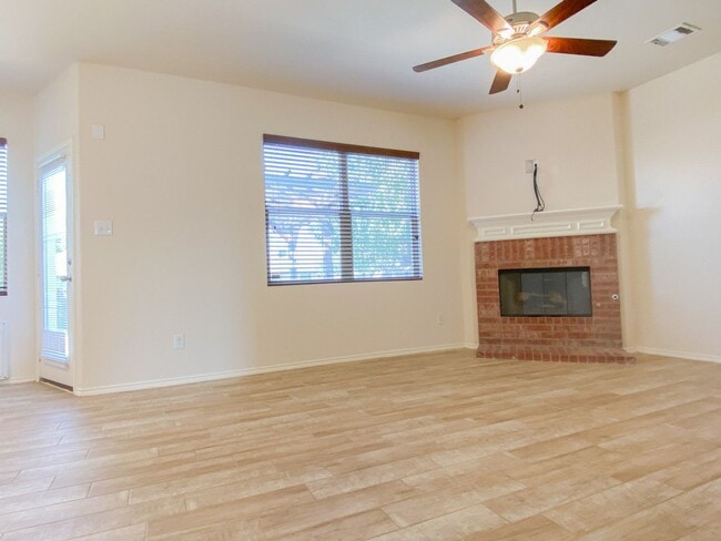 Building Photo - 12021 Pecangate Way