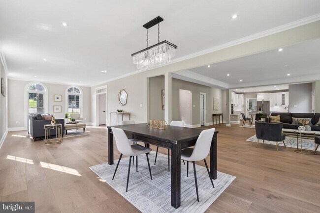 Building Photo - 10899 Woodland Falls Dr