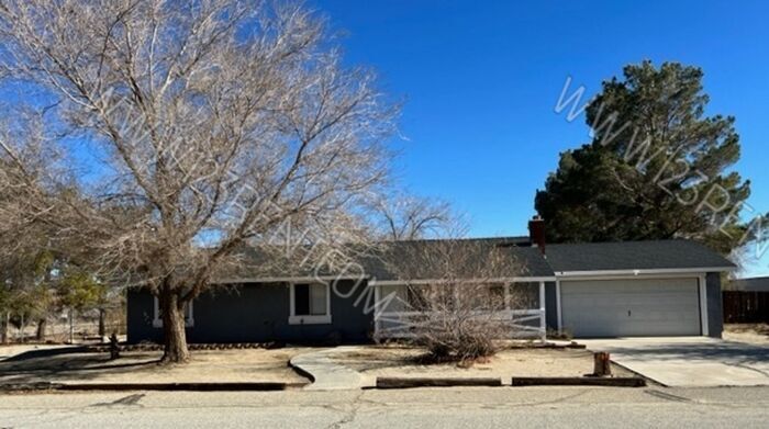 Primary Photo - LAKE LOS ANGELES 3BD/2BATH HOUSE