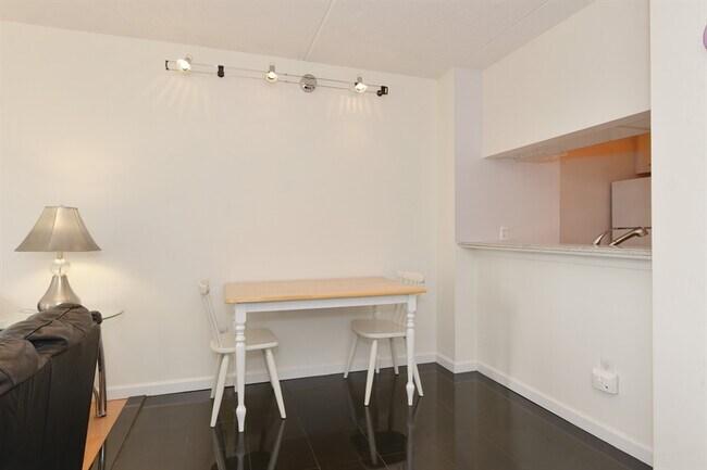 Foto del edificio - 4 Martine Ave