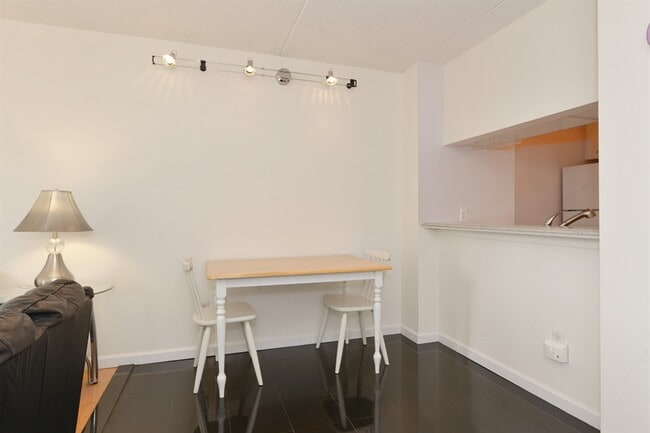 Building Photo - 4 Martine Ave