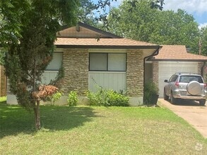 Building Photo - 2504 Southland Dr