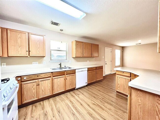 Building Photo - 8403 Westknoll Ln