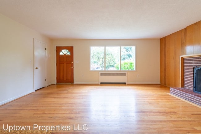 Building Photo - 3 br, 2 bath House - 2610 SW Plum Ct