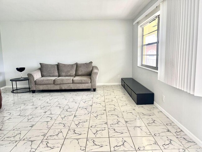 Foto del edificio - 216 N Federal Hwy