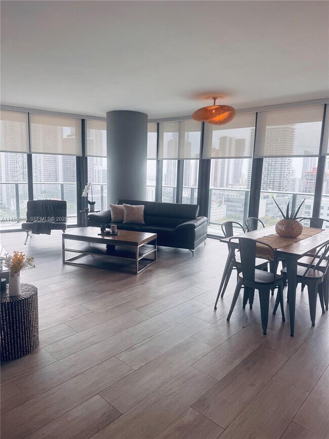 Foto del edificio - 121 NE 34th St