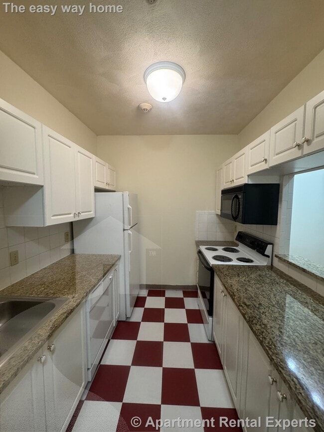 Building Photo - 373 Highland Ave