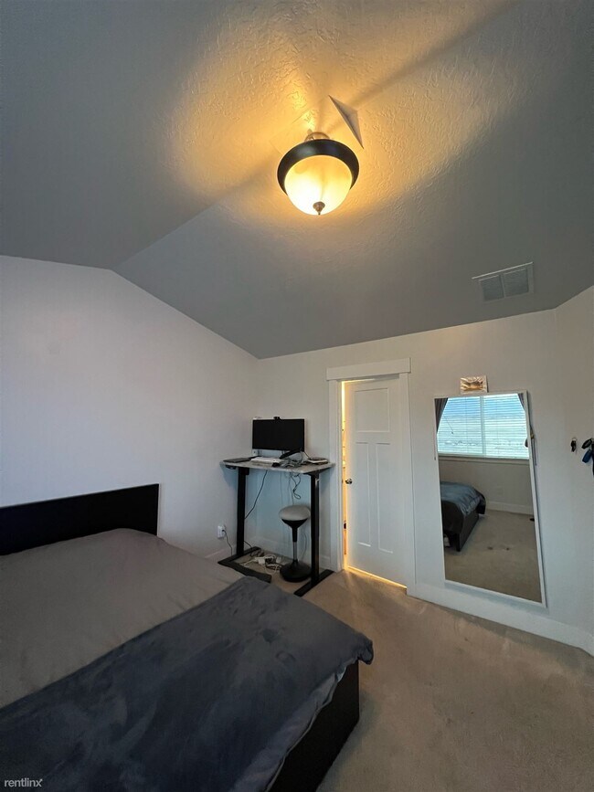 Foto del edificio - Room for Rent, 2.5 bath Townhome - 192 Wes...