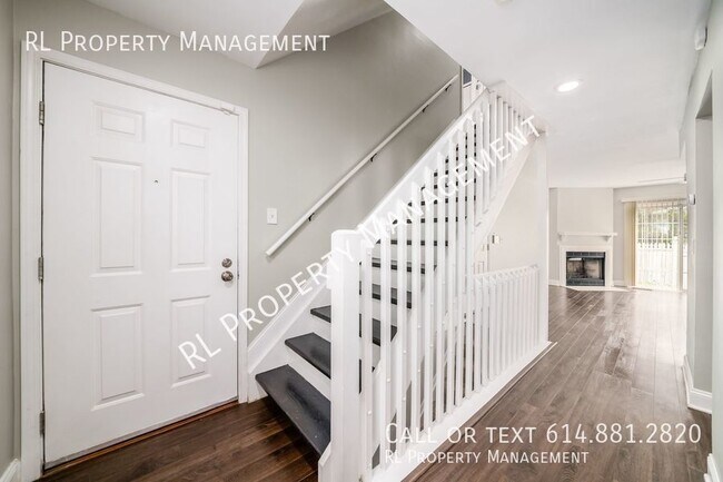 Building Photo - Lovely 3 Bedroom 2.5 Bathroom townhouse wi...