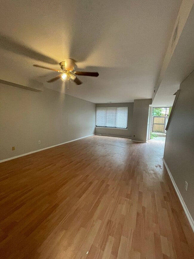 Building Photo - Spacious 3 Bedroom Townhouse in Franklintown!