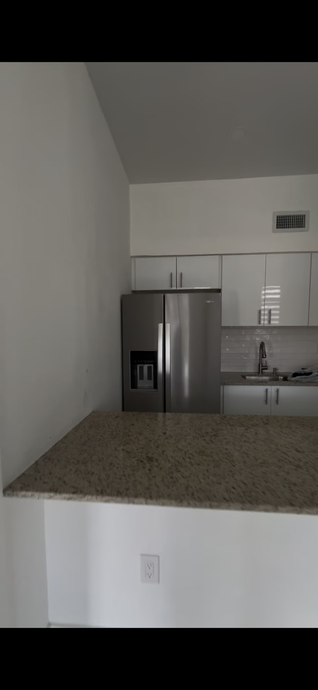 Foto del edificio - 7400 W 20th Ave