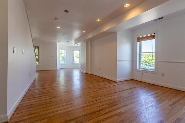 Foto del edificio - 1819 1st St NW