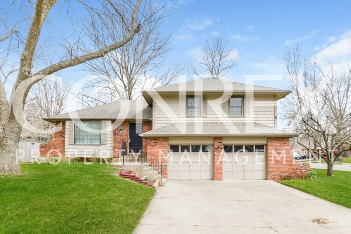 Primary Photo - Charming 3 Bedroom with 2 Car Garage!