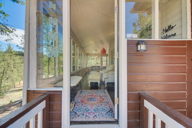 Building Photo - 28548 Park Ave