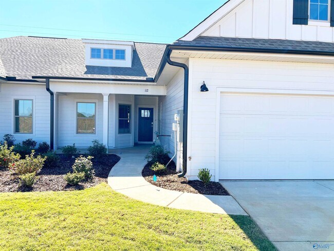 Building Photo - 112 Rugby Dr
