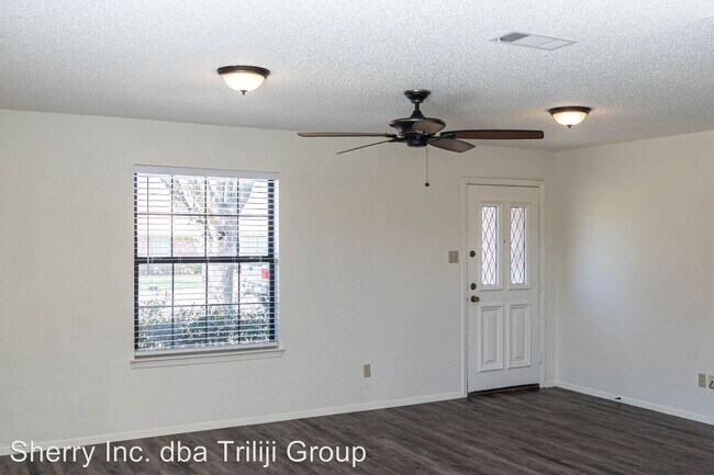 Building Photo - 229-231 Kettler Dr
