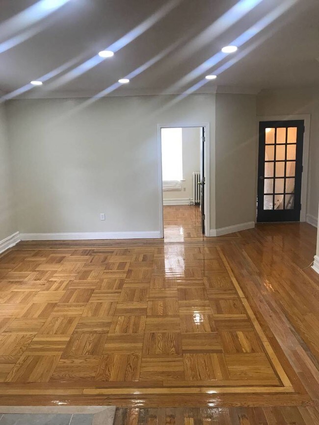 Foto del edificio - 849 E 227th St