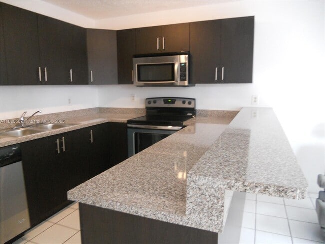 Foto del edificio - 129 San Remo Blvd