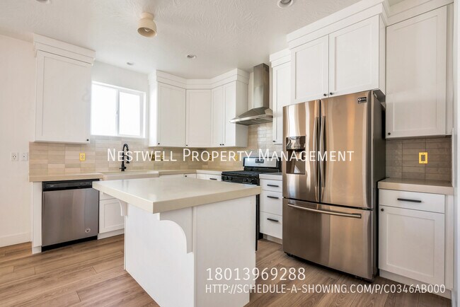 Building Photo - Beautiful Newer Home in Vineyard! 4 Bedrooms
