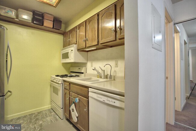 Foto del edificio - 5906 Cove Landing Rd