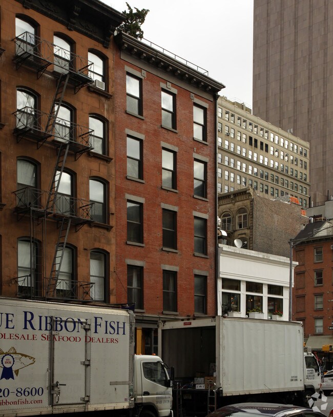 Building Photo - 155 Duane St