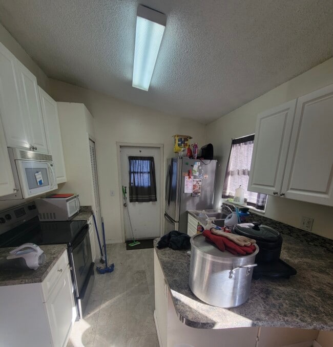 Building Photo - 7833 Chediston Cir
