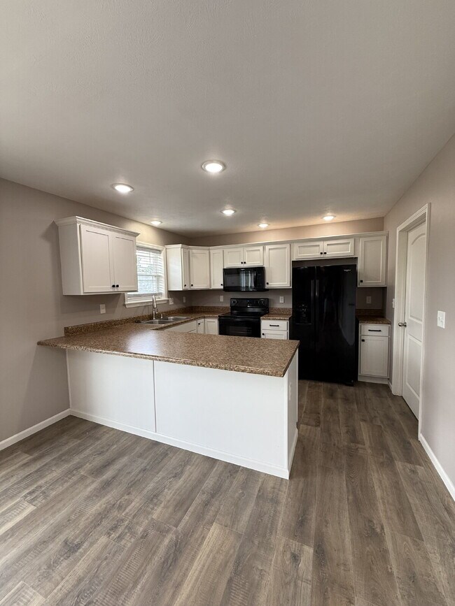 Foto del edificio - 4BR Basement Home