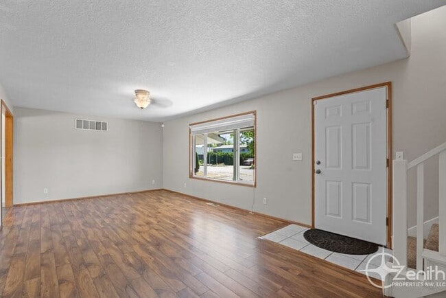 Foto del edificio - 2702 NW 108th St