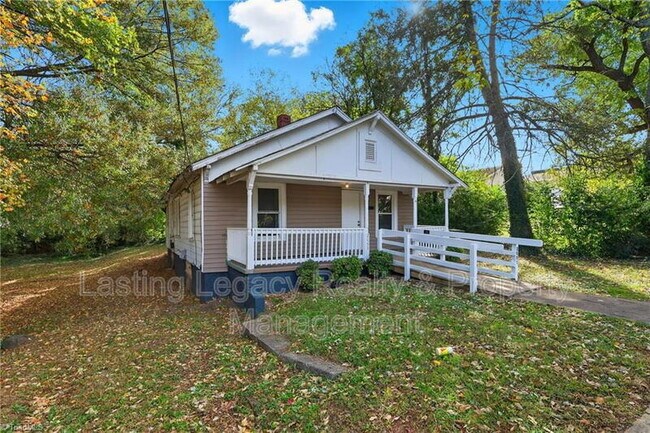 Foto del edificio - 2051 Bloomfield Dr