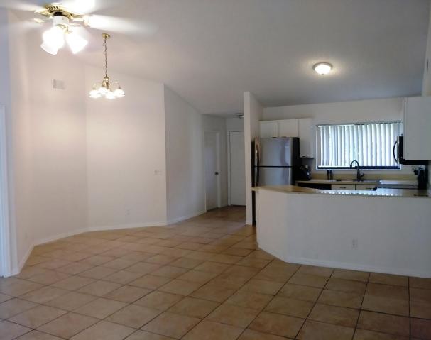 Building Photo - 1329 SE Floresta Dr