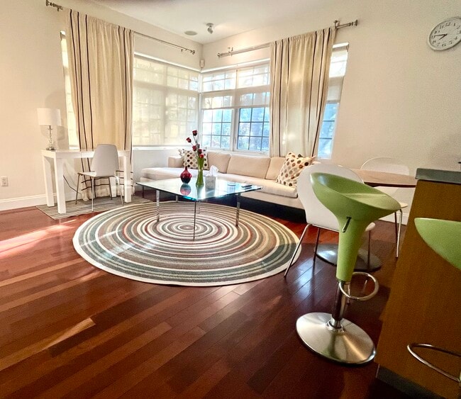 Building Photo - 1330 Drexel Ave