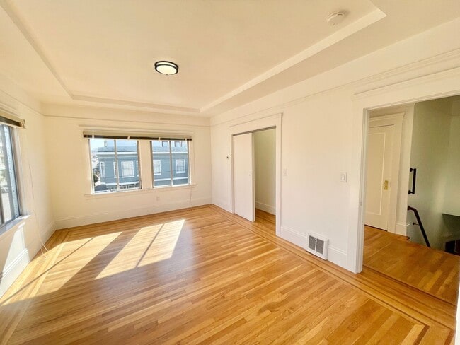 Building Photo - 1305 27th Ave