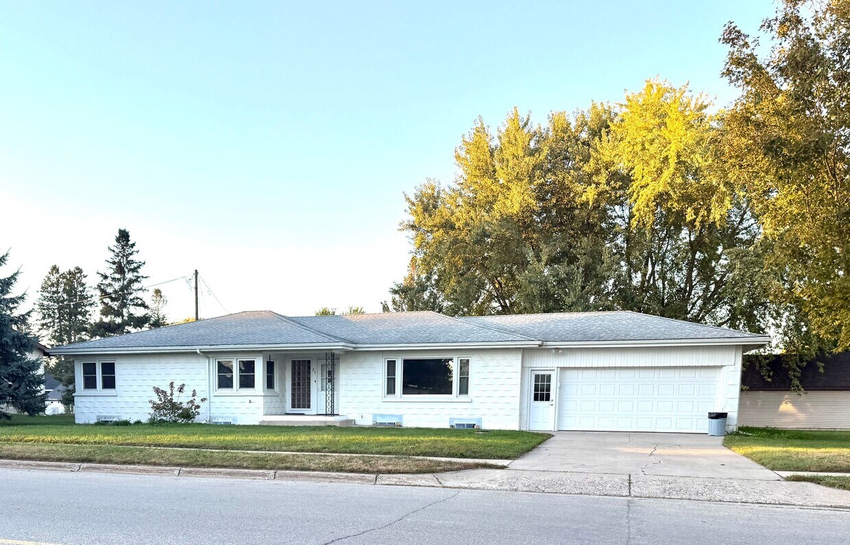 Foto principal - Four bedroom home located in Eyota MN