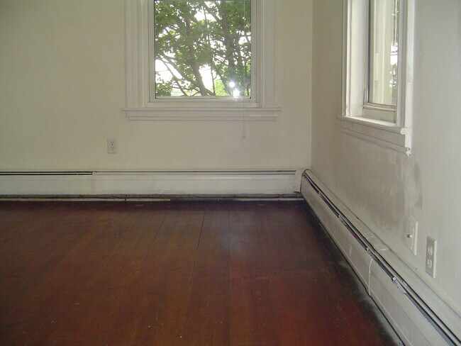 Building Photo - 81 Bellingham St