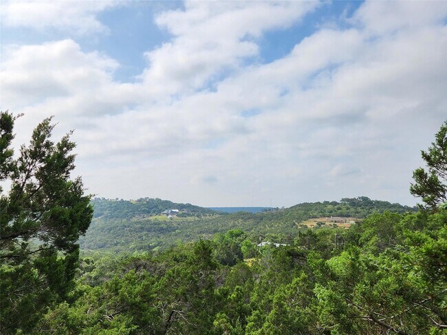 Foto del edificio - 21600 Long Hill Dr