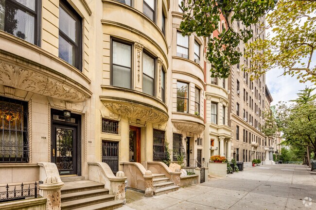 Building Photo - 304 W 106th St