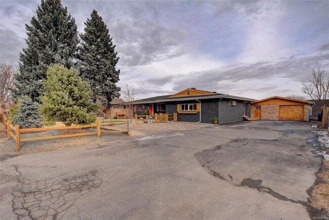 Shared driveway with included 1 car garage with access to storage. - 1808A Simms St