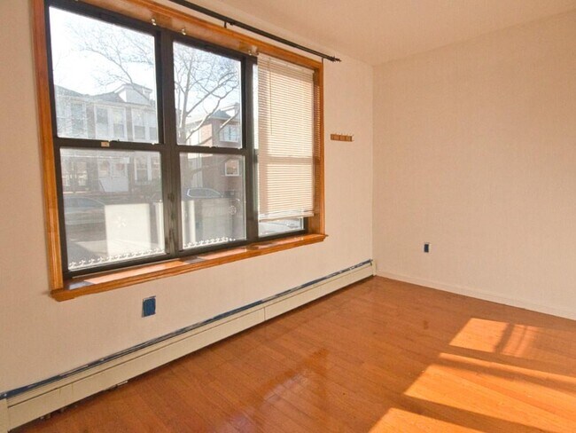 Building Photo - 2035 76th St
