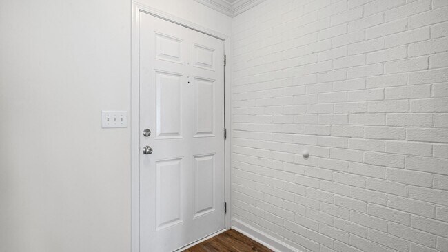 Foto del edificio - 1224 Green Oaks Ln