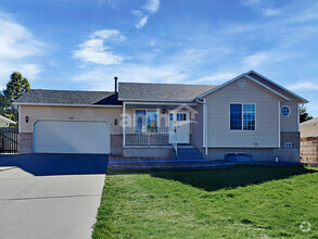 Building Photo - 866 E 930 N