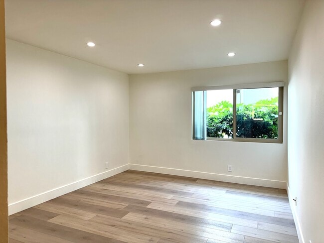 Foto del edificio - 4648 Park Granada