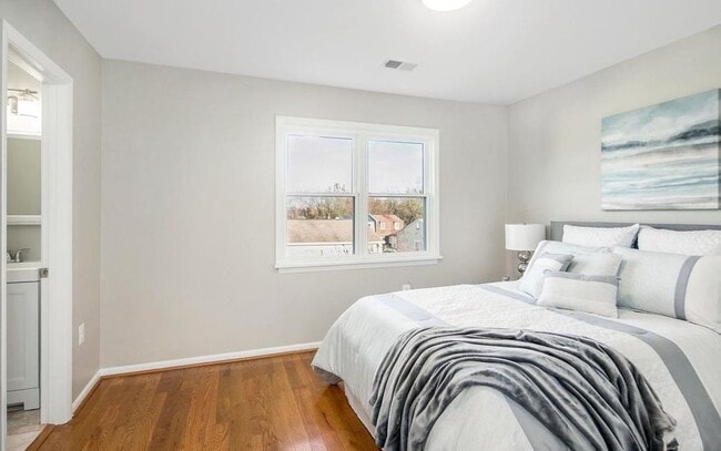 Photo - 4435 6th Pl NE House