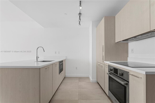 Foto del edificio - 501 NE 31st St