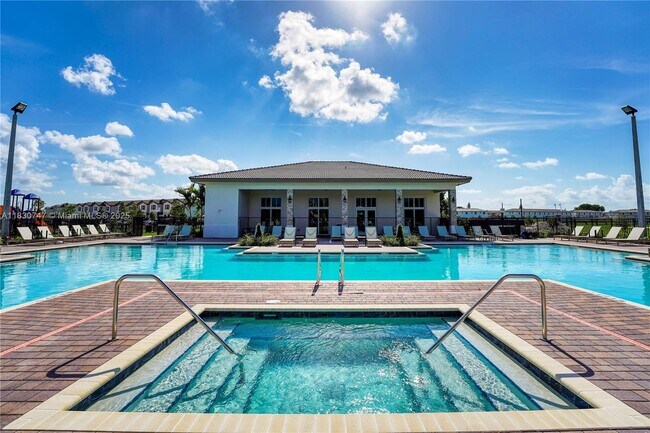 Foto del edificio - 2481 NW 124th St