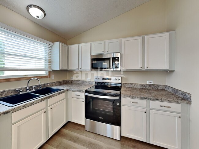 Foto del edificio - 2130 Winding Hollow Dr