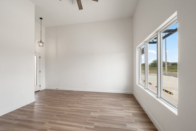 Open Concept Livingroom - 3601 Hidalgo Cir