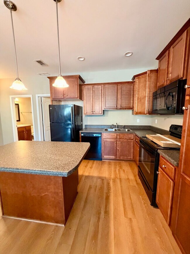 Foto del edificio - Modern 3/3 Condo | Prime Tallahassee Location