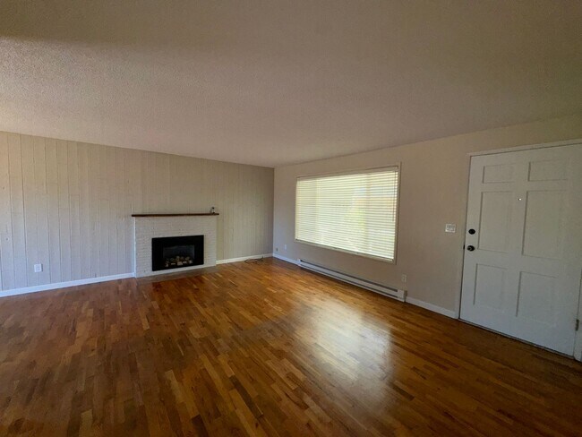 Foto del edificio - Great 4-Bedroom, 1.5-Bath Home In The Rive...