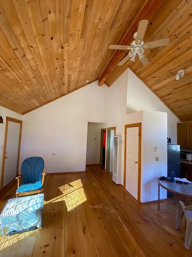 Building Photo - Clean 2 Bedroom Cabin-Style Home in Pine Mountain Club