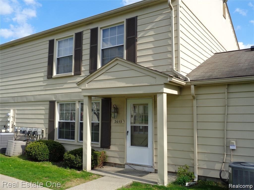 Foto principal - 2653 Pineridge Ct